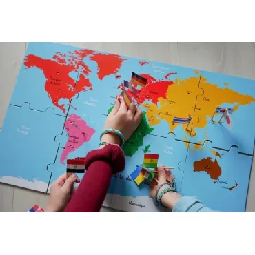 Mon coffret Montessori des drapeaux du monde