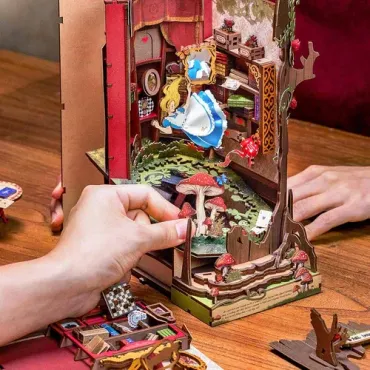 Book Nook - Alice Adventure