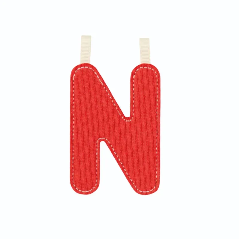 Lettre N en tissu rouge phosphorescente