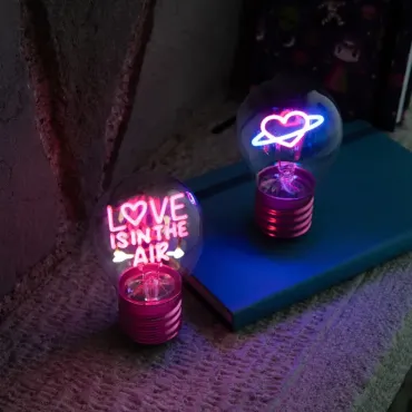 Lampe Décorative de Table en Forme d’Ampoule - Love is in the Air