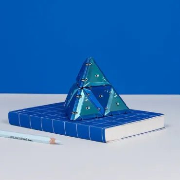 Pyramide antistress magnétique - Chrome blue