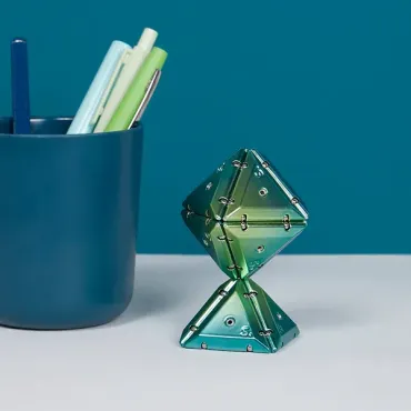 Pyramide antistress magnétique - Chrome green