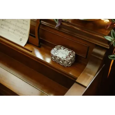Bougie in a tin - Chérie - Lin Français & Iris - 127g