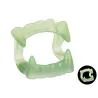 Dents de vampire phosphorescentes