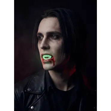Dents de vampire phosphorescentes